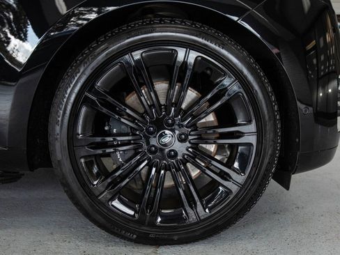 Used 2025 Land Rover Range Rover Long Wheelbase SE image 11