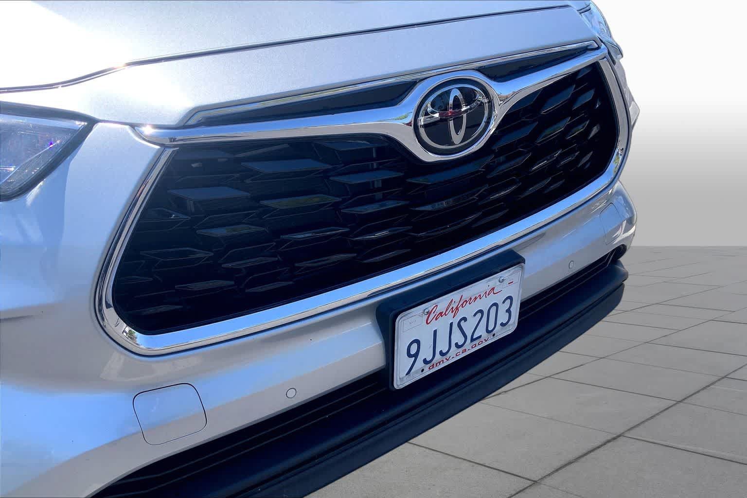 Used 2023 Toyota Highlander Limited FWD image 29