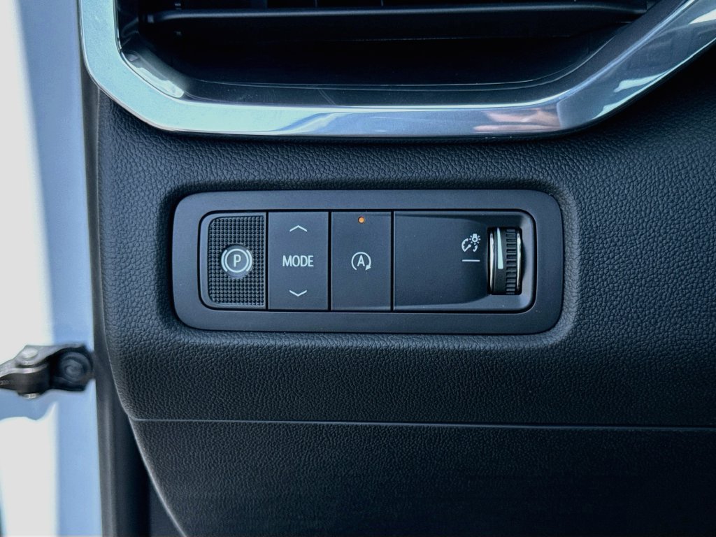 New 2027 GMC Acadia Denali Ultimate w/ LPO, Black Badging Package FWD image 10