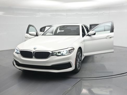 Used 2019 BMW 530e w/ Convenience Package RWD image 31