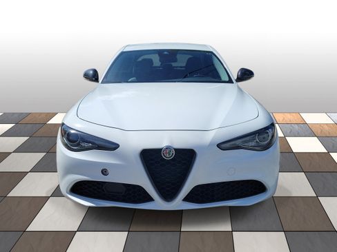 Used 2020 Alfa Romeo Giulia w/ Nero Edizione RWD image 2
