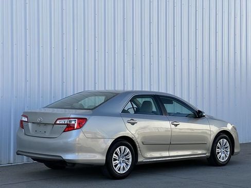 Used 2014 Toyota Camry LE FWD image 4