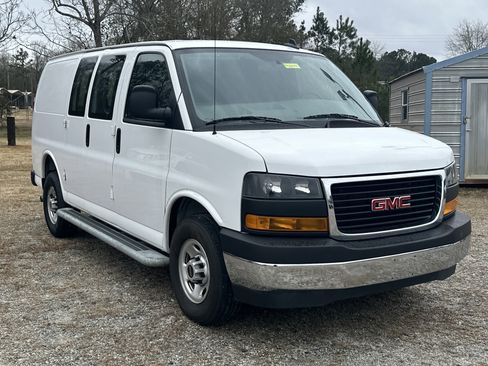 Used 2024 GMC Savana 2500 w/ Driver Convenience Package image 3
