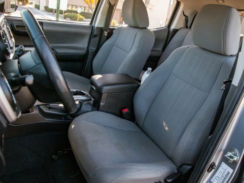 Used 2016 Toyota Tacoma SR5 image 13