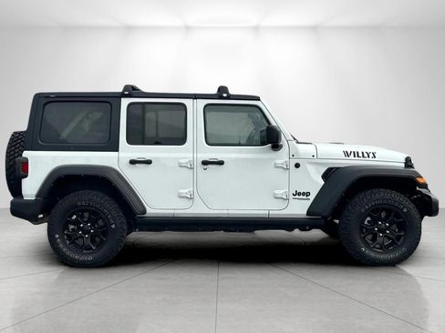 Used 2022 Jeep Wrangler Unlimited Sport AWD/4WD image 2