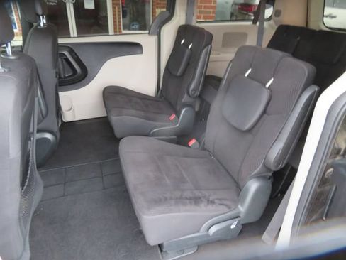 Used 2018 Dodge Grand Caravan SE w/ UConnect Hands-Free Group FWD image 19