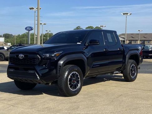 Used 2025 Toyota Tacoma TRD Off-Road AWD/4WD image 5