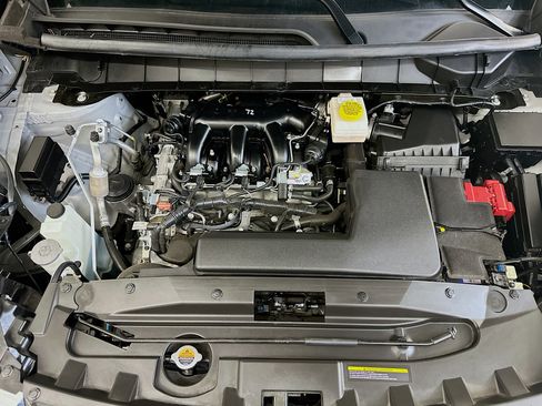 Used 2024 Nissan Pathfinder SV image 35