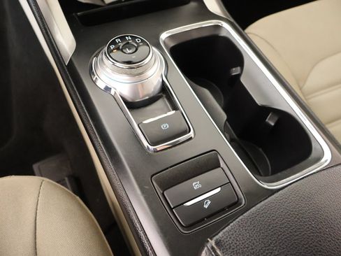 Used 2019 Ford Fusion SE FWD image 8
