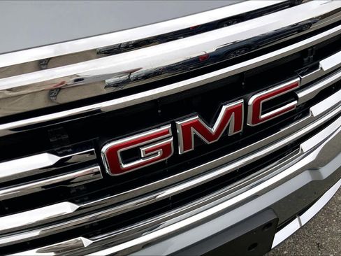 Used 2023 GMC Acadia SLE w/ Driver Convenience Package image 30