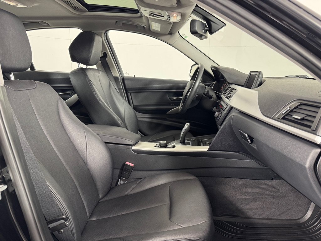 Used 2013 BMW 328i xDrive Sedan AWD/4WD image 23