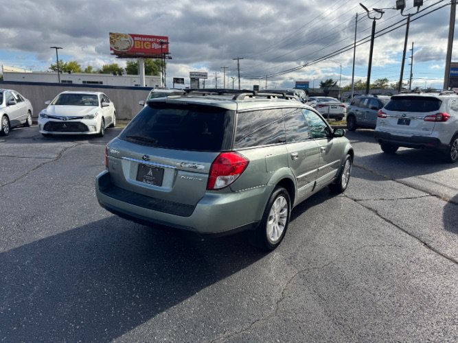 Used 2009 Subaru Outback 2.5i Limited w/ Popular Equipment Group 2B AWD/4WD image 3