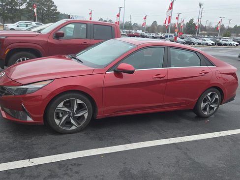 Used 2023 Hyundai Elantra Limited image 2