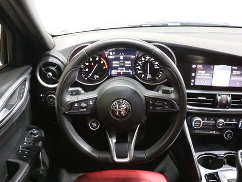 Used 2023 Alfa Romeo Giulia Veloce AWD/4WD image 12