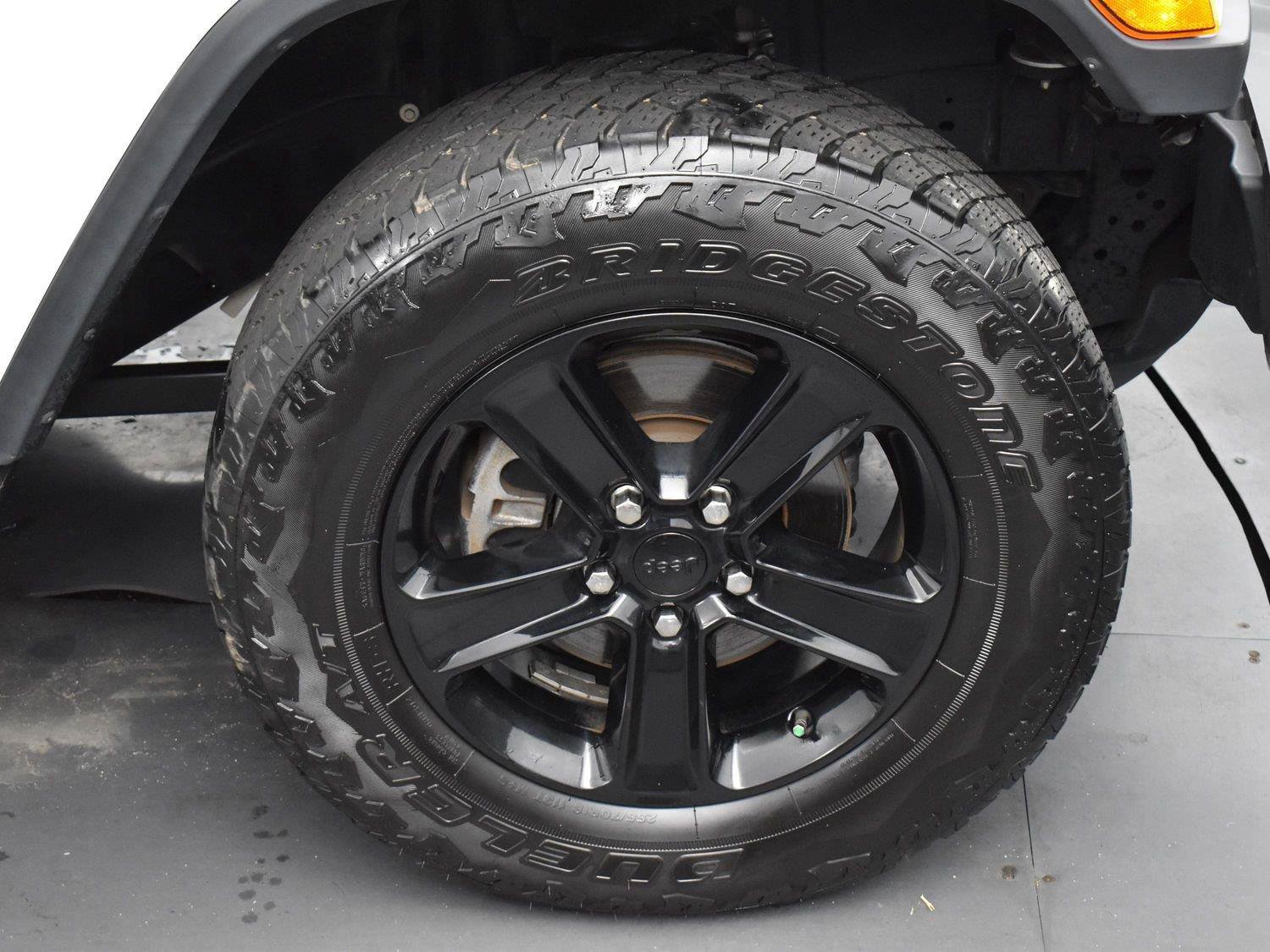 Used 2020 Jeep Wrangler Unlimited Sahara AWD/4WD image 29