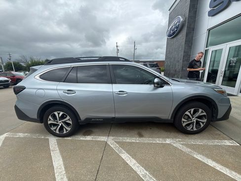 Used 2022 Subaru Outback Limited AWD/4WD image 2