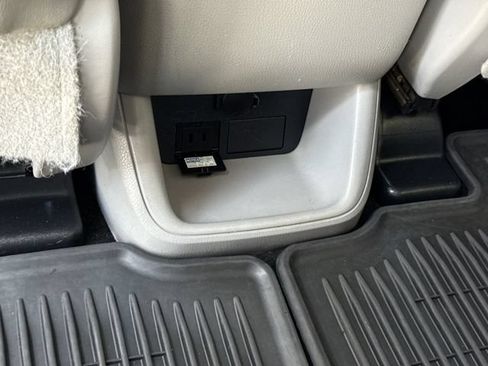 Used 2016 Toyota Highlander Limited FWD image 13