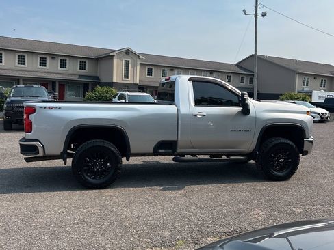 Used 2022 Chevrolet Silverado 2500 LT w/ Convenience Package AWD/4WD image 3