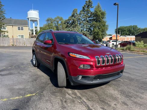 Used 2016 Jeep Cherokee Latitude AWD/4WD image 12
