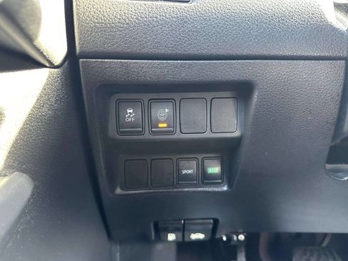 Used 2017 Nissan Rogue SV image 33