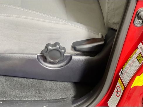 Used 2018 Toyota Tacoma SR5 image 15