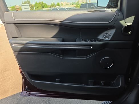 Used 2024 Ford Expedition XLT AWD/4WD image 19