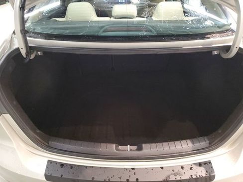 Used 2017 Hyundai Elantra SE image 24