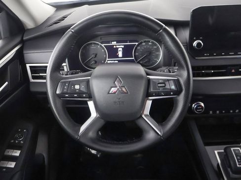 Used 2024 Mitsubishi Outlander SE image 38