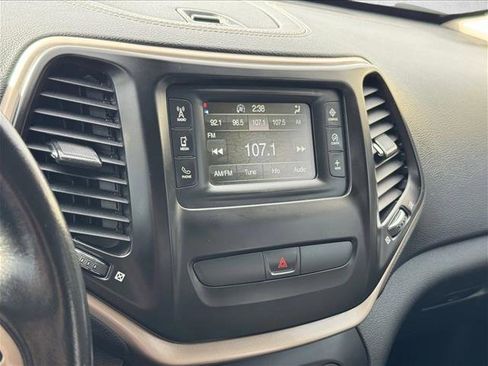 Used 2015 Jeep Cherokee Latitude image 11