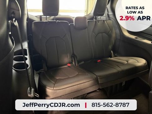 New 2027 Chrysler Pacifica Select AWD/4WD image 25