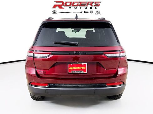 Certified 2025 Jeep Grand Cherokee Altitude AWD/4WD image 7