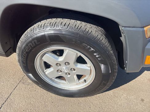 Used 2006 Jeep Liberty Sport AWD/4WD image 9