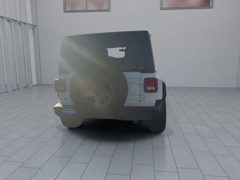 Used 2021 Jeep Wrangler Unlimited Sahara image 7