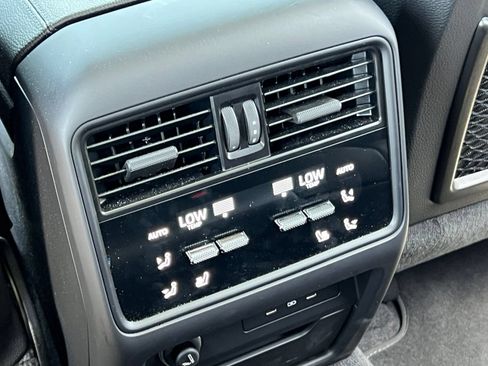 Certified 2024 Porsche Cayenne Coupe AWD/4WD image 18