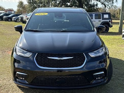 New 2026 Chrysler Pacifica Select image 2
