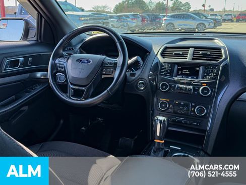 Used 2018 Ford Explorer XLT image 16