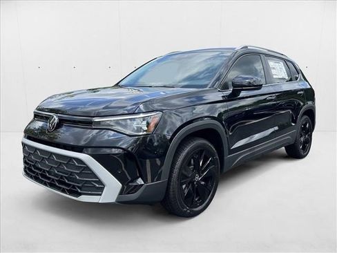 New 2025 Volkswagen Taos SE image 1