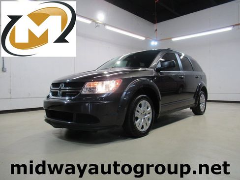 Used 2019 Dodge Journey SE image 1