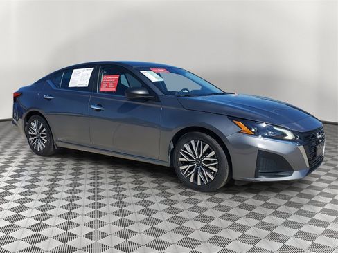 Certified 2024 Nissan Altima 2.5 SV image 2