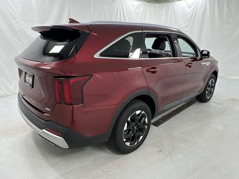 Used 2025 Kia Sorento S AWD/4WD image 3