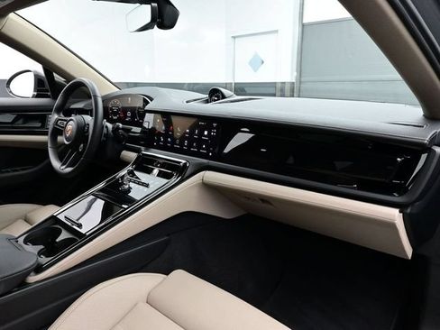 Certified 2025 Porsche Panamera 4 AWD/4WD image 19