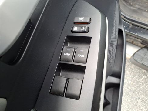 Used 2015 Toyota Tundra Limited w/ Limited Premium Package image 17