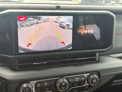 Used 2025 Jeep Wrangler Unlimited Rubicon w/ Steel Bumper Group image 22