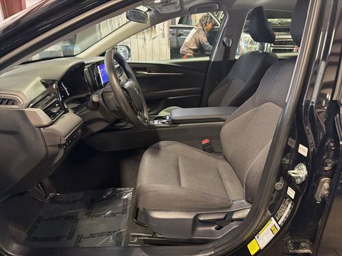 Used 2025 Toyota Camry LE image 13