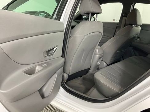 Used 2025 Hyundai Elantra SEL FWD image 14