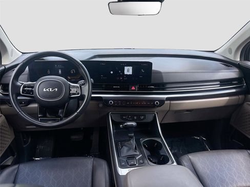 Used 2025 Kia Carnival FWD image 23