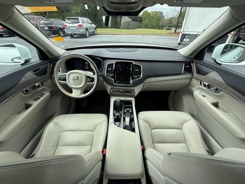 Used 2023 Volvo XC90 B6 Plus w/ Protection Package Premier image 9