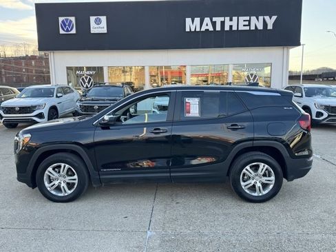 Used 2024 GMC Terrain SLE image 2