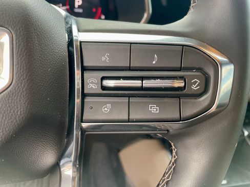 Used 2026 GMC Canyon Denali AWD/4WD image 17