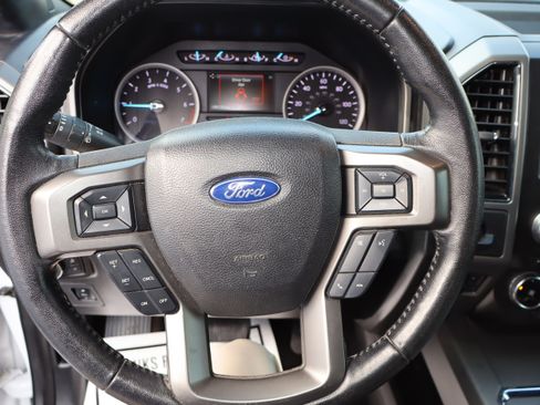 Used 2018 Ford Expedition XLT image 24